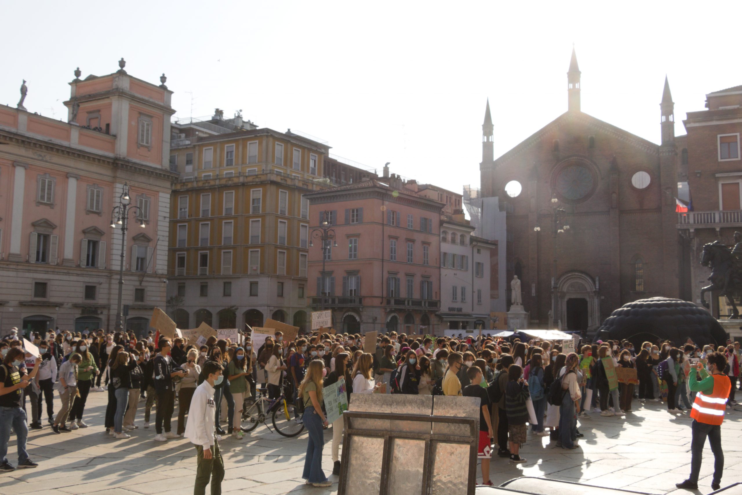 Al momento stai visualizzando Piacenza in piazza in vista del Summit sul Clima: “Ridurre le emissioni del 55% entro il 2030!”
